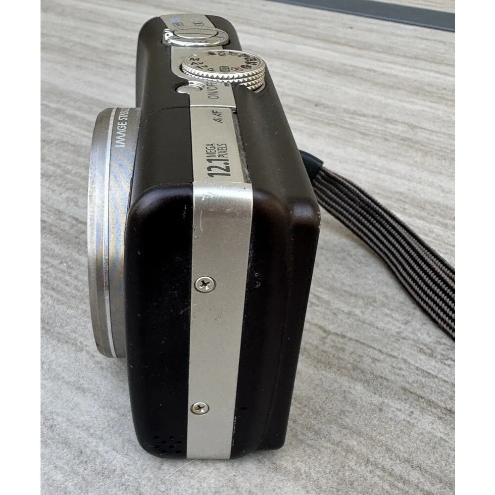 Canon PowerShot SX200 IS 12x Optical Zoom 12.1MP Black W Charger Screen Damage